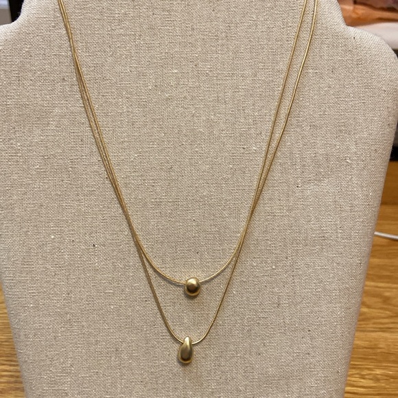 NWT Banana Republic Layered Gold Toned Metal Pendant Necklace - Picture 8 of 13